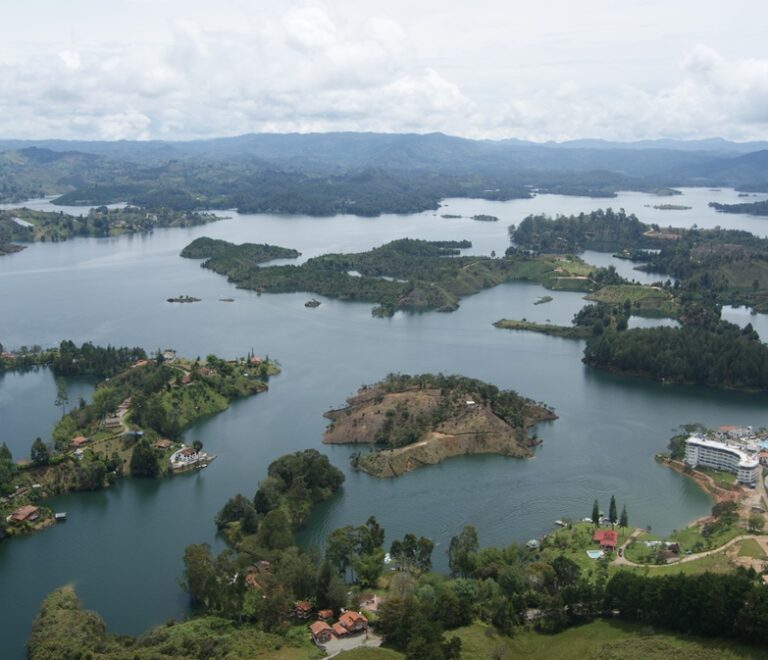 ISAK Hotel & Golf Aeropuerto: tu base ideal para explorar Medellín y el Oriente Antioqueño